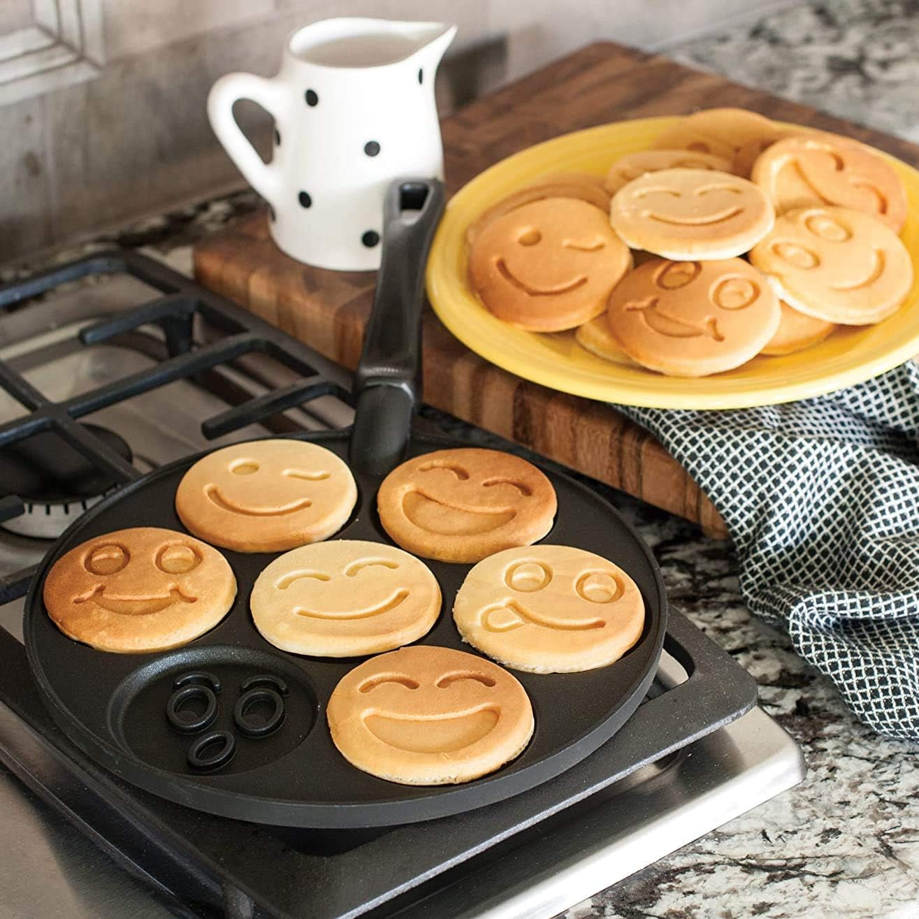MegaChef Smiley Face Pancake Maker – 27cm/10.5-inch