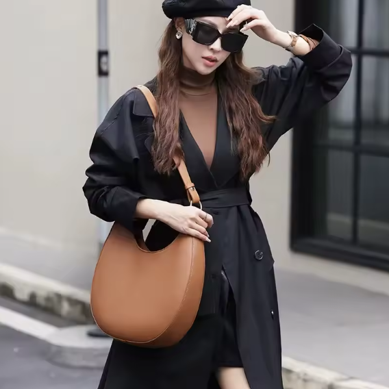 Crescent-Shaped Shoulder Bag in Genuine Cowhide Leather