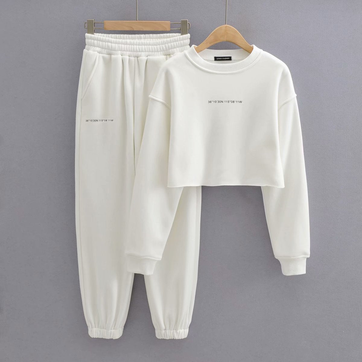 Cropped Sweatshirt & Sweatpants Activewear for Women