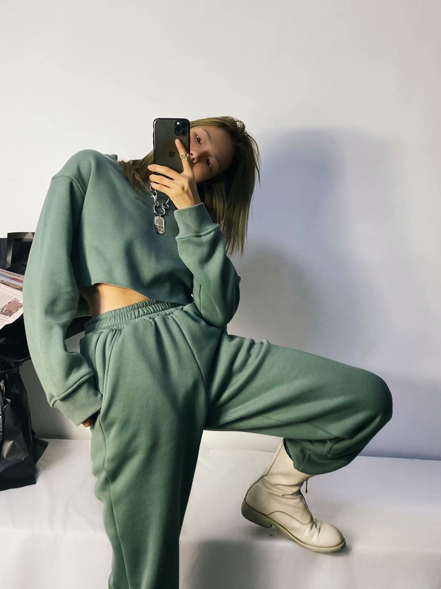 Cropped Sweatshirt & Sweatpants Activewear for Women