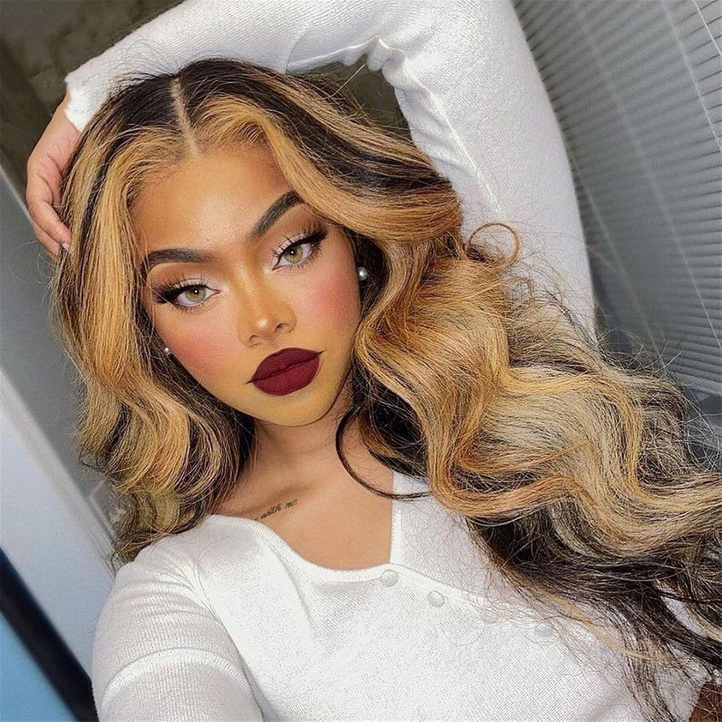 100% Human Hair Body Wave 13x6 Lace Front Wig with Honey Blonde Highlights – 28inch/71 cm