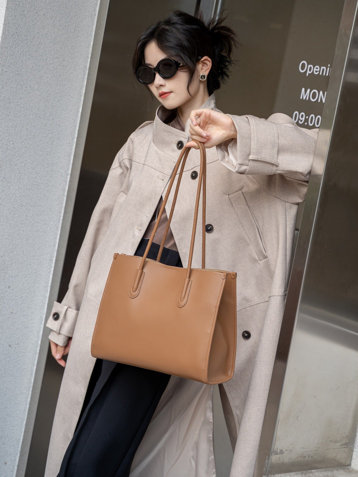 Genuine Cowhide Leather Tote Bag – Large Capacity