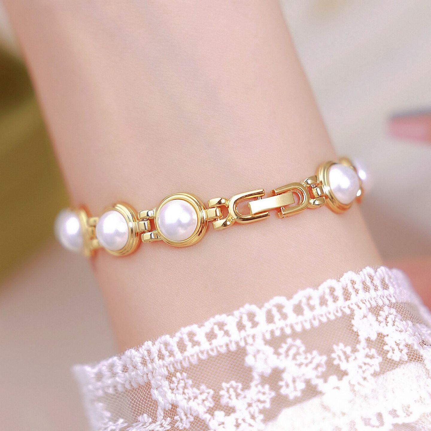 Women's Pearl Bracelet Quartz Watch