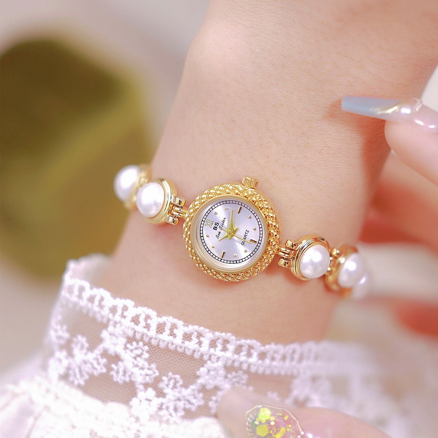 Women's Pearl Bracelet Quartz Watch