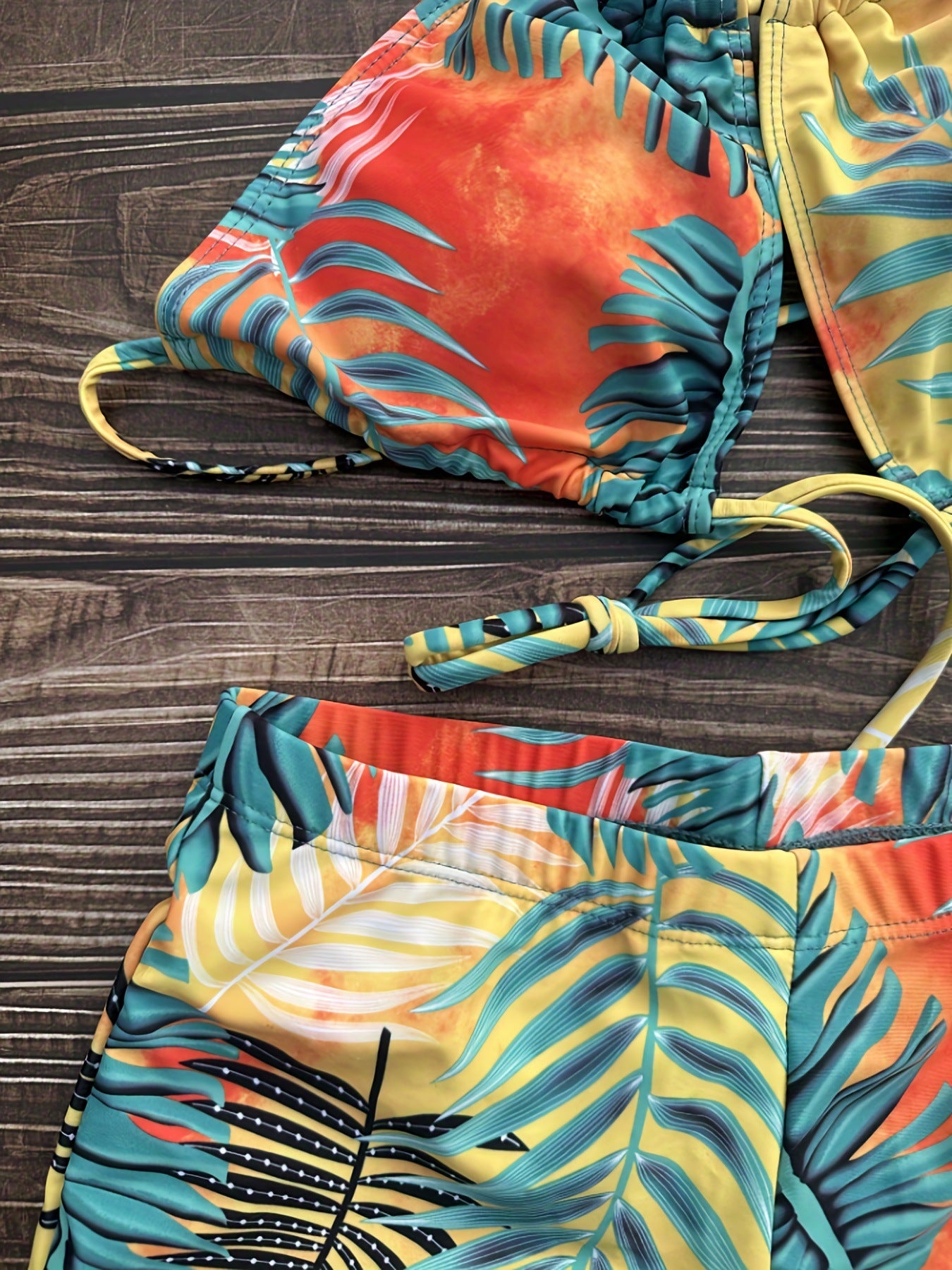 2-Piece Tropical Leaf Print Swimsuit