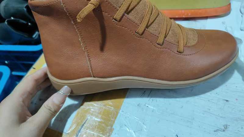 Women's Flat Leather Ankle Boots with Side Zipper