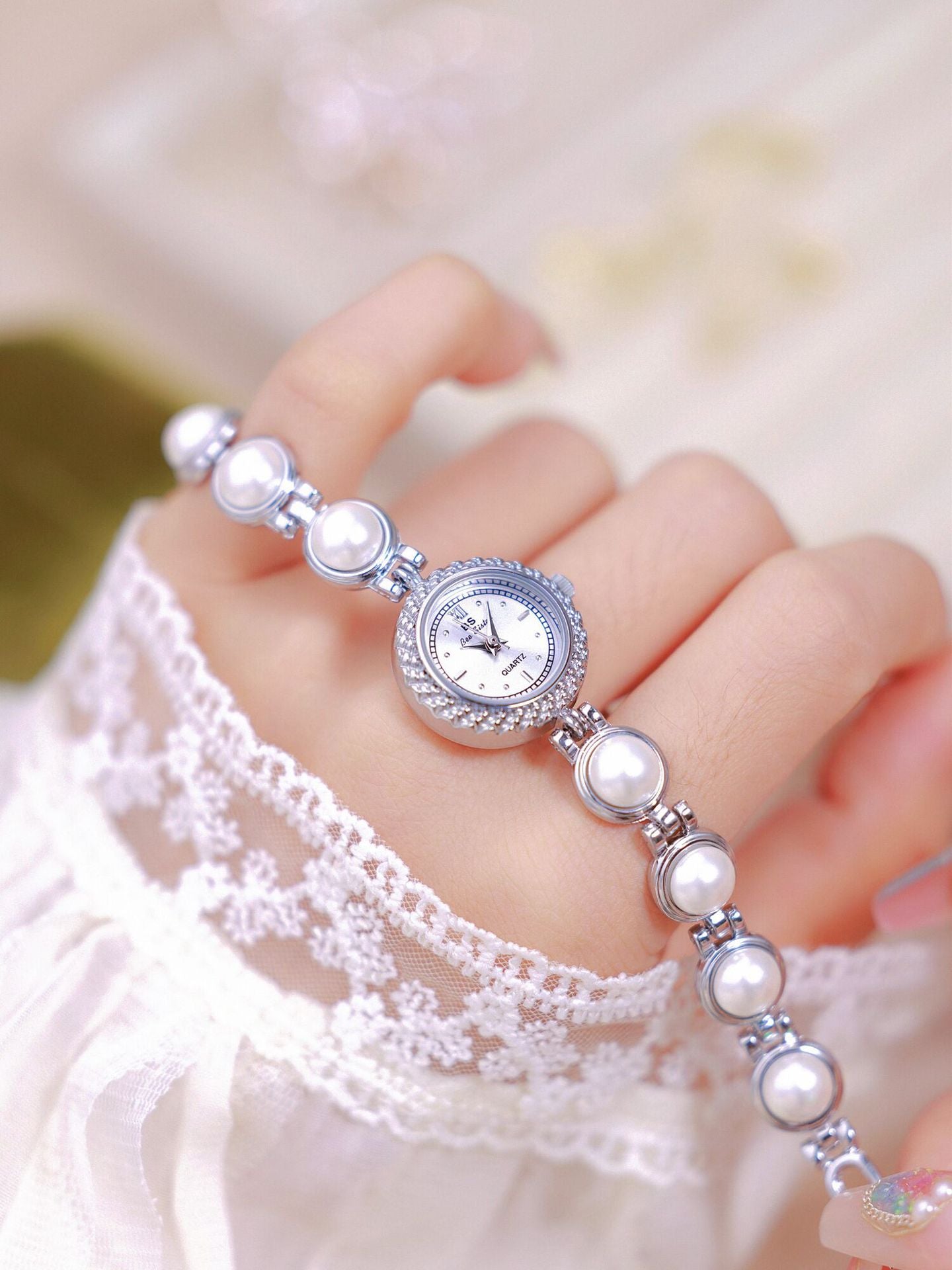 Women's Pearl Bracelet Quartz Watch