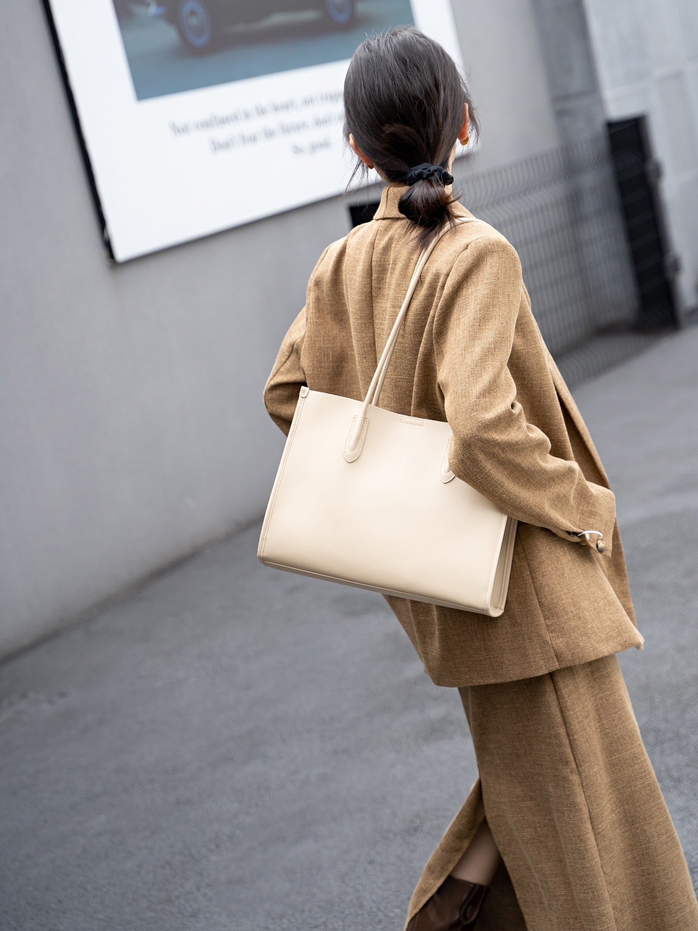 Genuine Cowhide Leather Tote Bag – Large Capacity