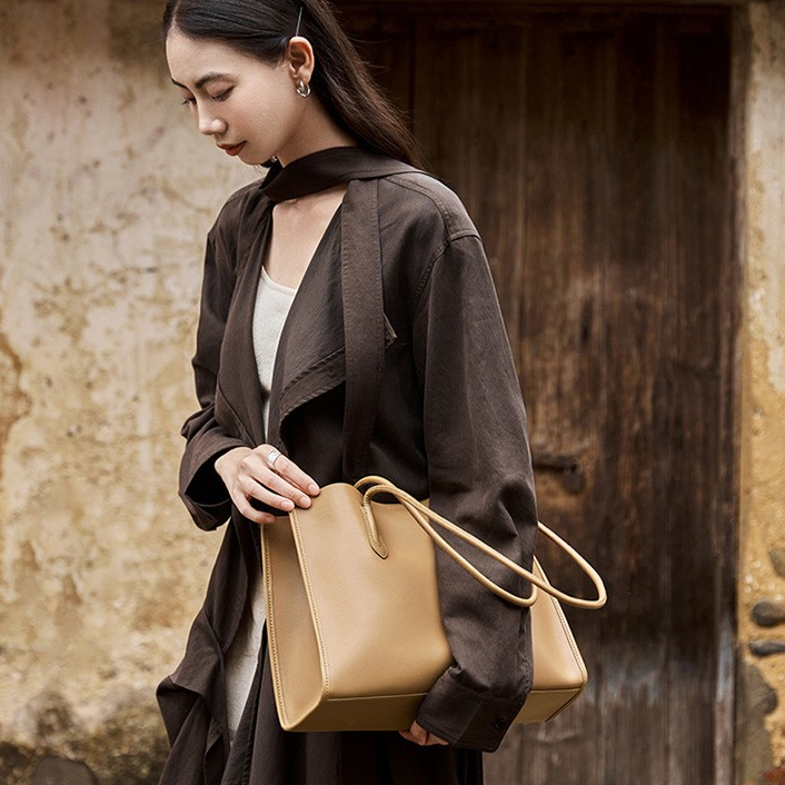 Minimalist Shoulder Tote – Genuine Cowhide Leather