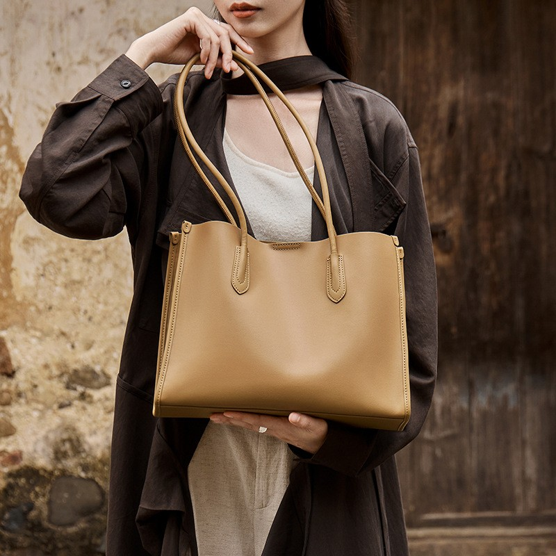 Minimalist Shoulder Tote – Genuine Cowhide Leather